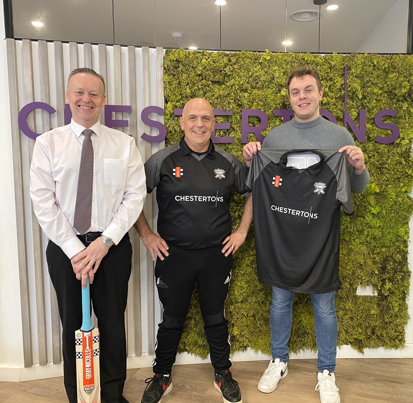 Chestertons sponsors Pirates Cricket Team Image